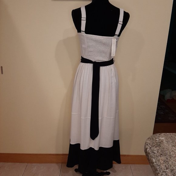 Lovestitch Linen Blend Dress - Picture 5 of 14